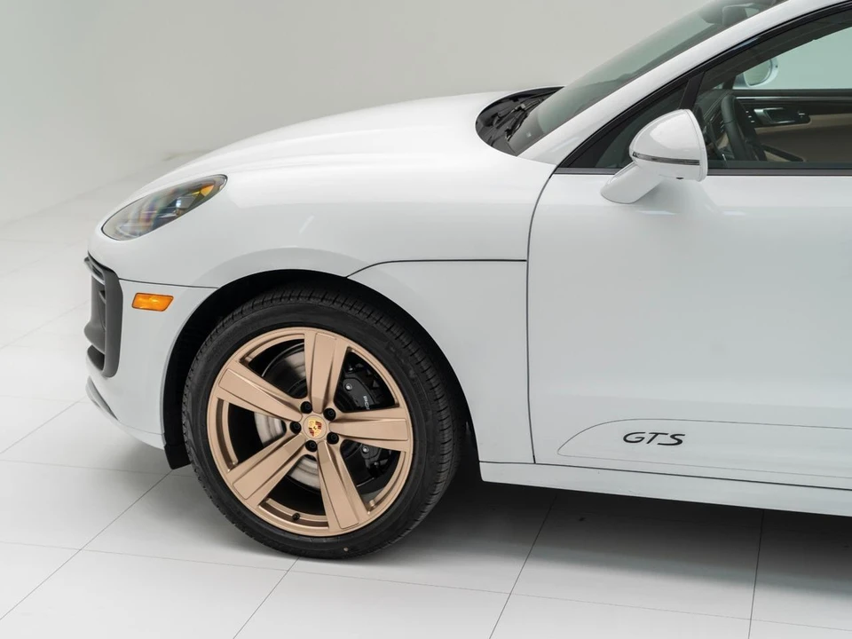 2026 Porsche Macan GTS - Image 11 of 31
