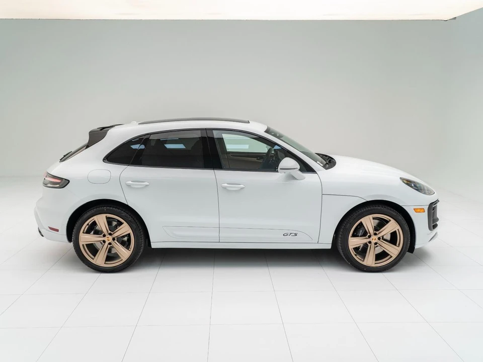 2026 Porsche Macan GTS - Image 8 of 31