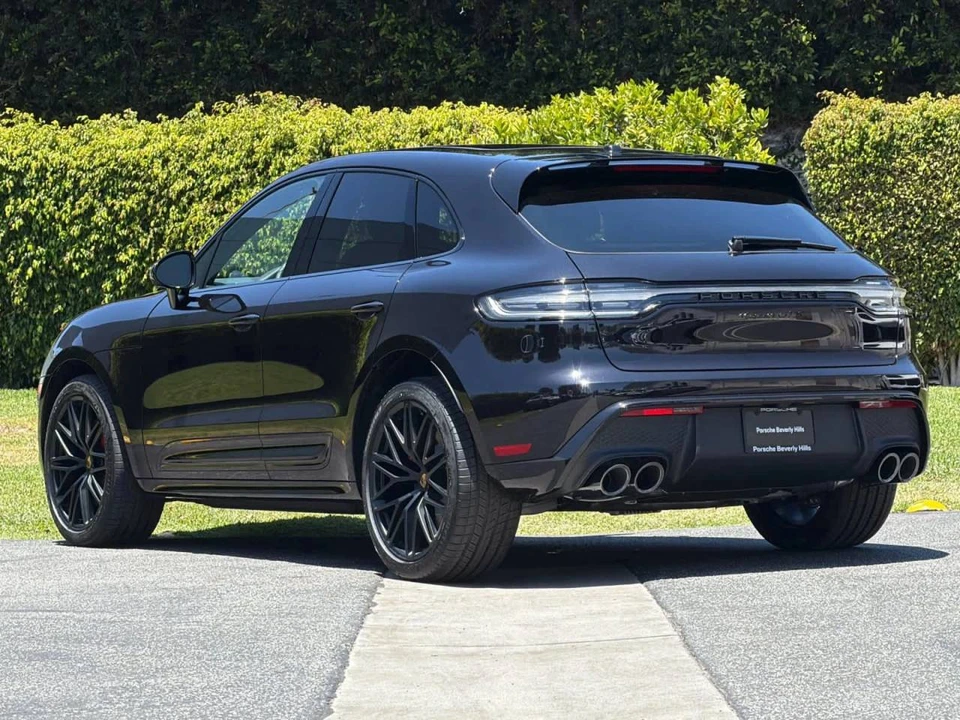 2026 Porsche Macan GTS - Image 3 of 5