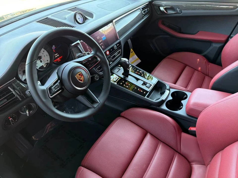 2026 Porsche Macan GTS - Image 4 of 5