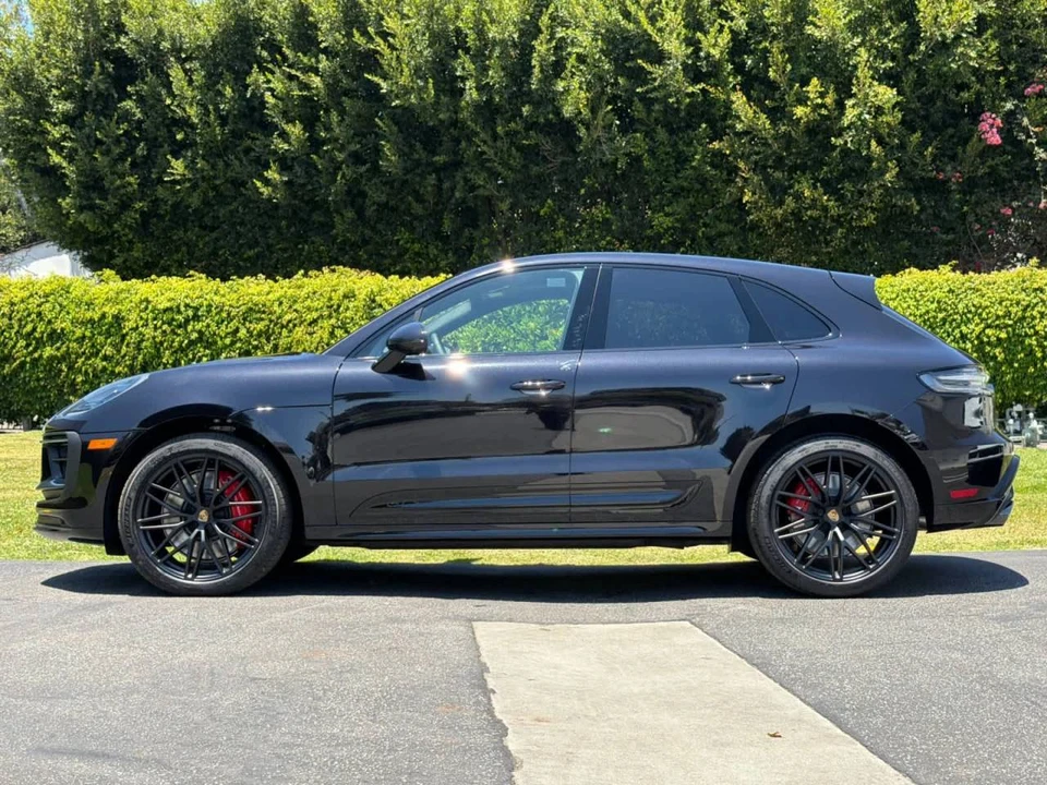 2026 Porsche Macan GTS - Image 2 of 5