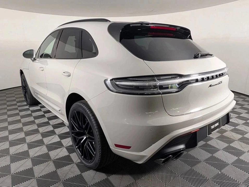 2026 Porsche Macan GTS - Image 3 of 5