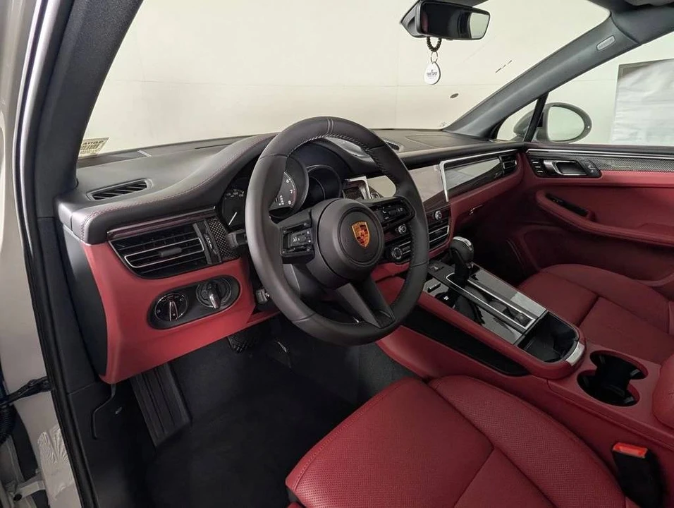 2026 Porsche Macan GTS - Image 4 of 5