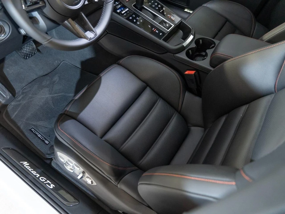2026 Porsche Macan GTS - Image 14 of 29