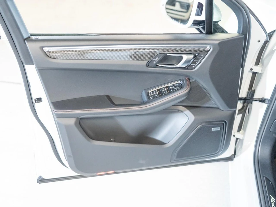 2026 Porsche Macan GTS - Image 16 of 29