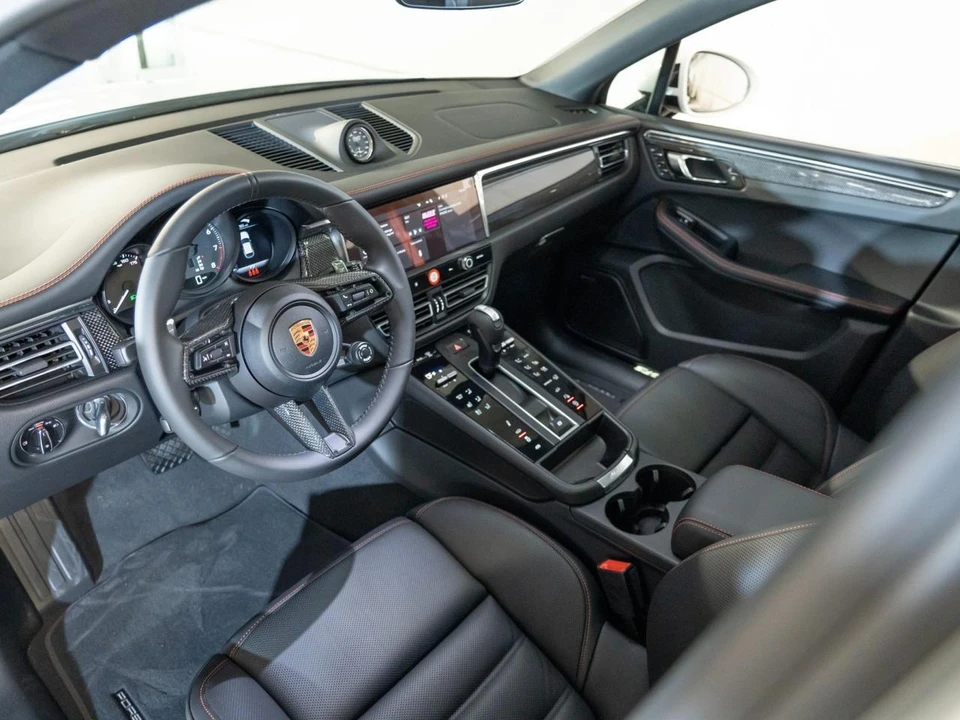 2026 Porsche Macan GTS - Image 4 of 29