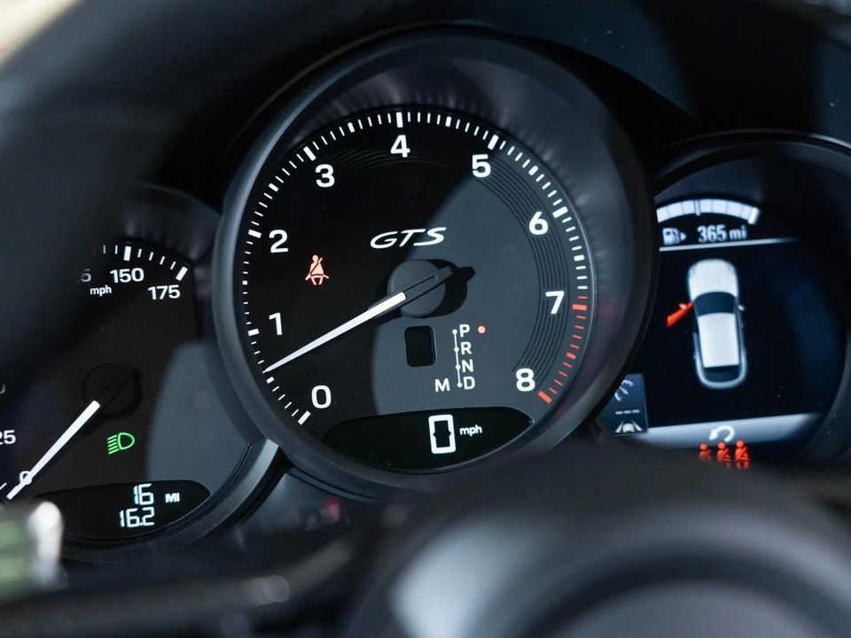 2026 Porsche Macan GTS - Image 19 of 29