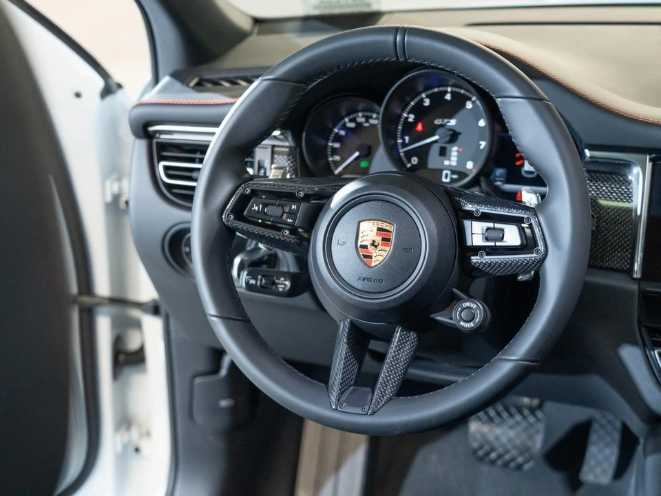 2026 Porsche Macan GTS - Image 27 of 29