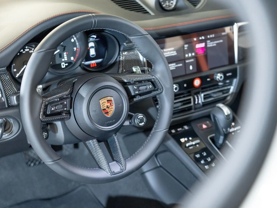 2026 Porsche Macan GTS - Image 15 of 29