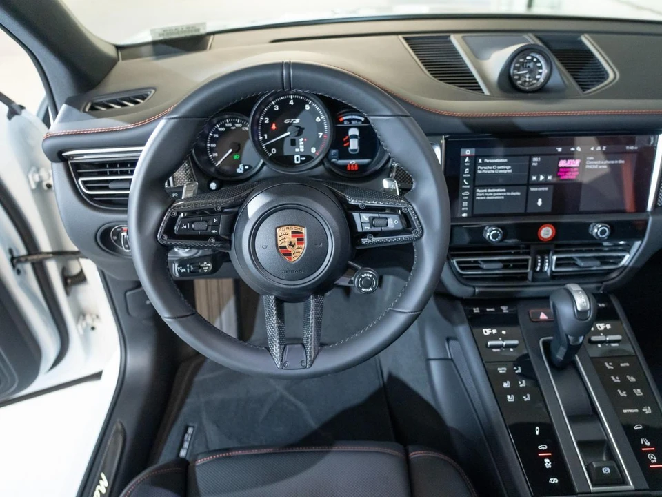 2026 Porsche Macan GTS - Image 28 of 29