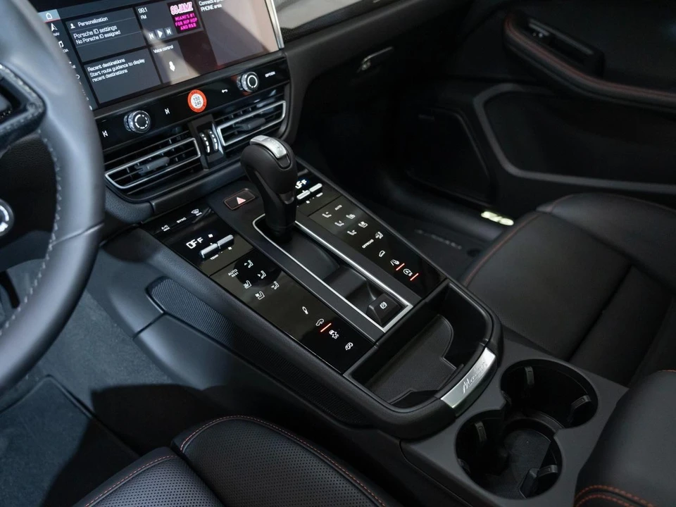 2026 Porsche Macan GTS - Image 22 of 29