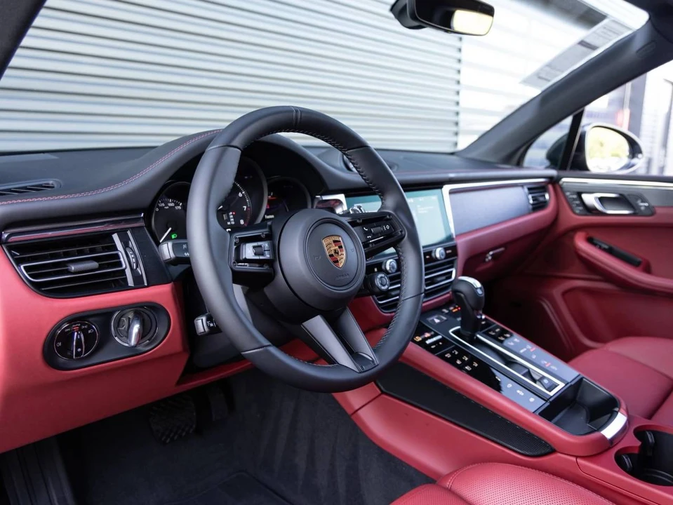 2026 Porsche Macan GTS - Image 4 of 5