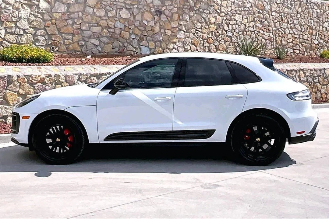 2026 Porsche Macan GTS - Image 2 of 5
