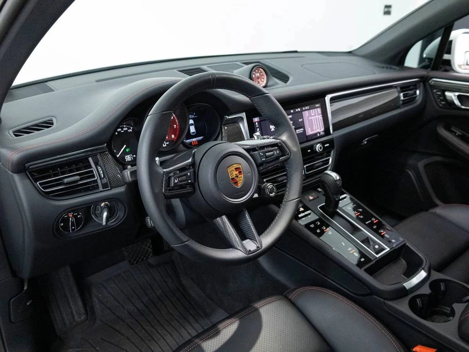 2026 Porsche Macan GTS - Image 4 of 4