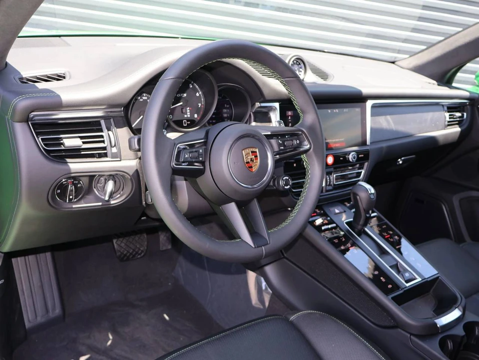 2026 Porsche Macan GTS - Image 4 of 5