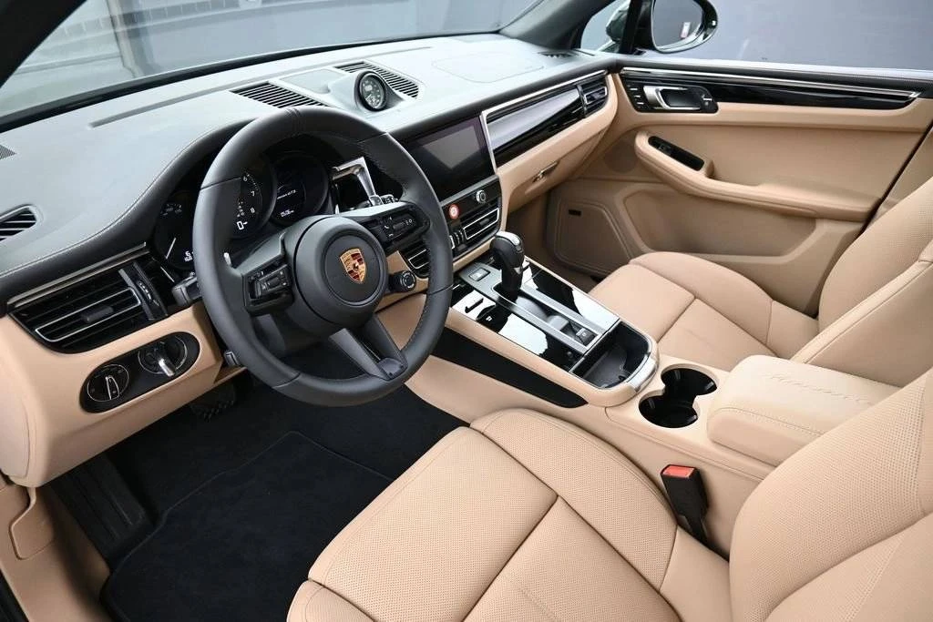 2026 Porsche Macan GTS - Image 4 of 5