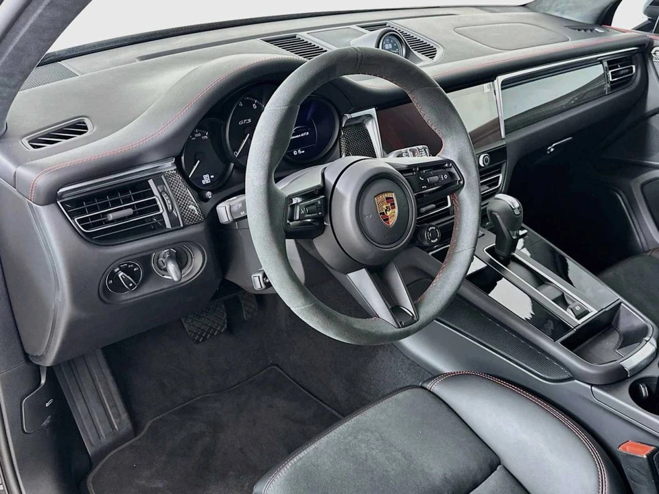 2026 Porsche Macan GTS - Image 4 of 5