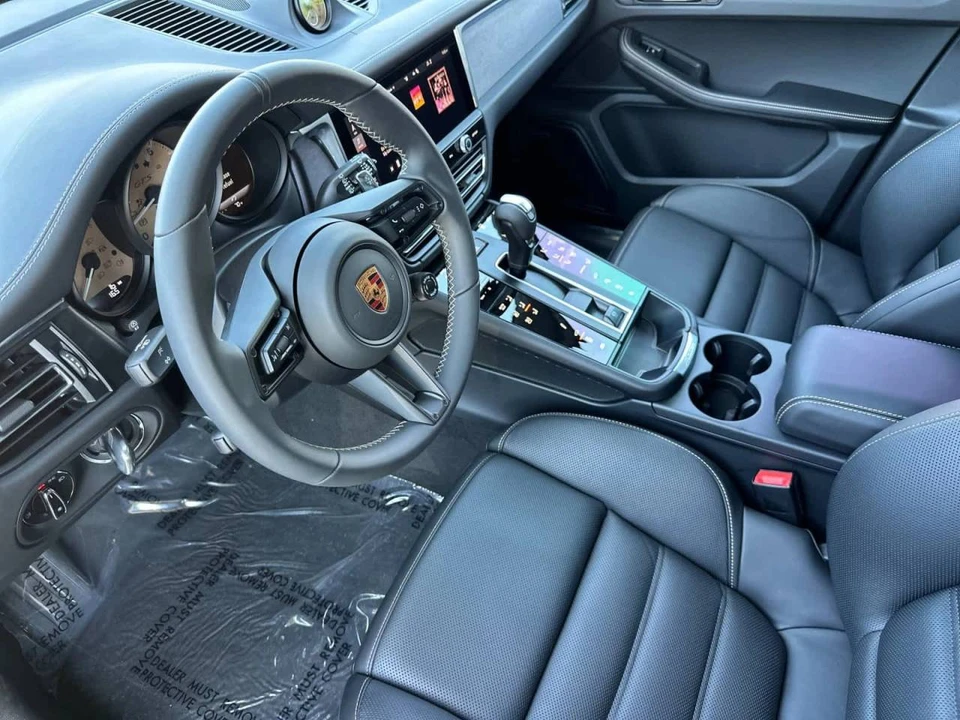 2026 Porsche Macan GTS - Image 4 of 5