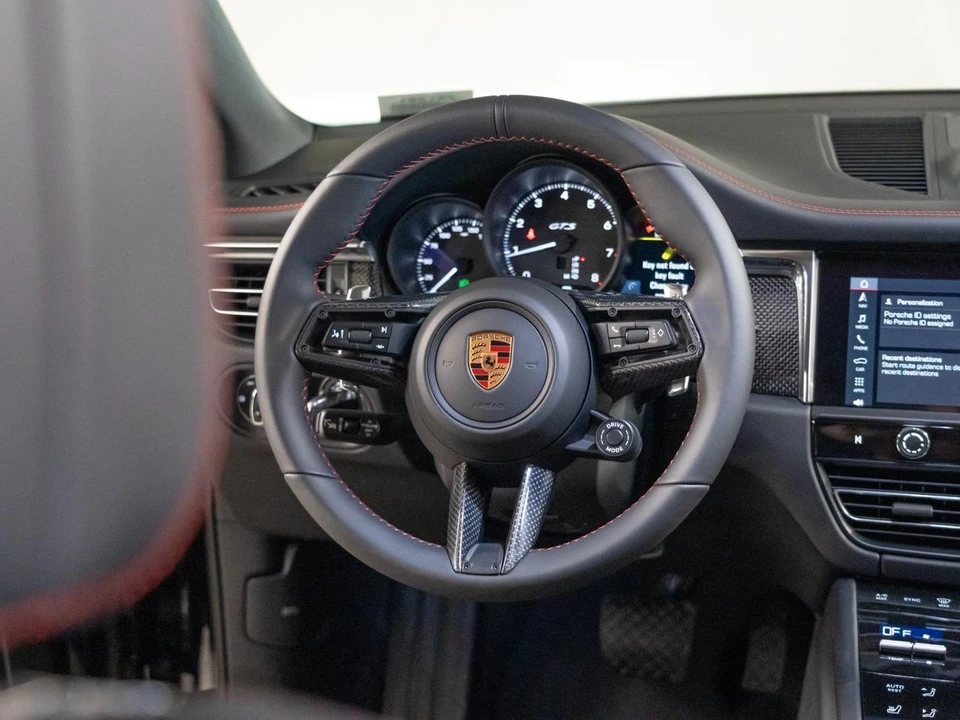 2026 Porsche Macan GTS - Image 27 of 29