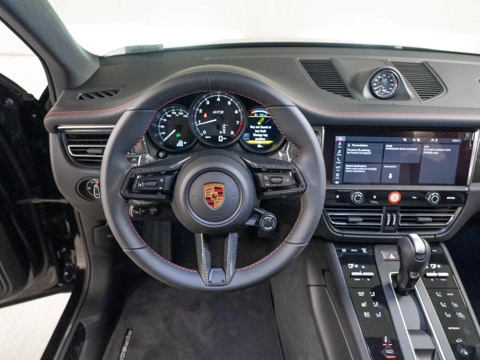 2026 Porsche Macan GTS - Image 28 of 29