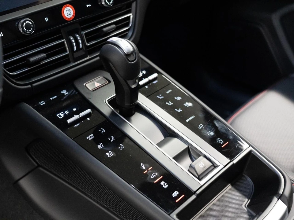 2026 Porsche Macan GTS - Image 22 of 29