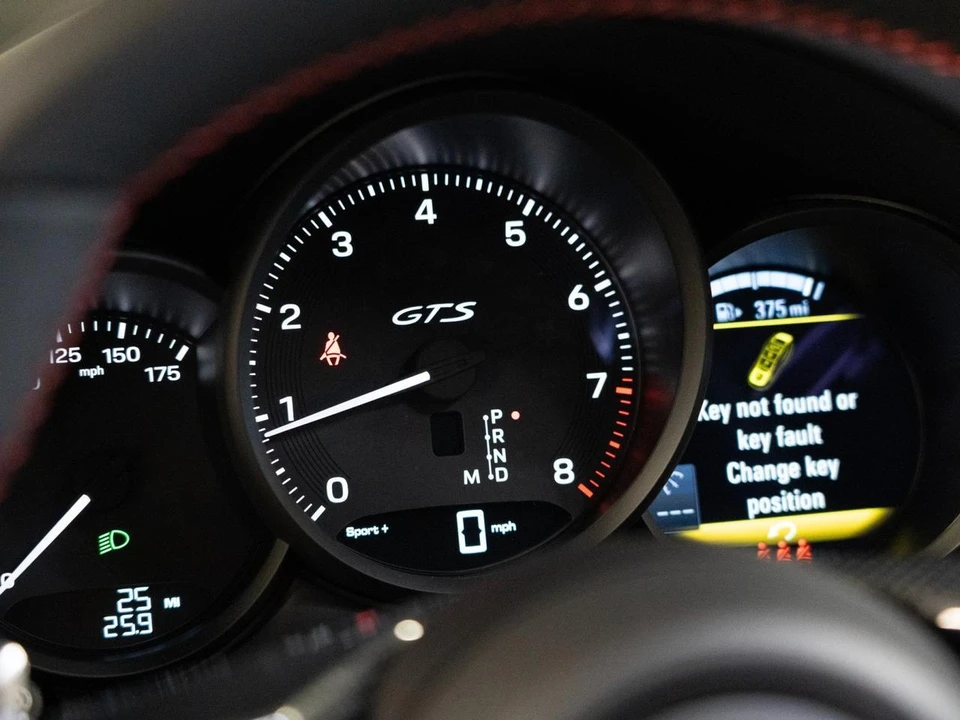 2026 Porsche Macan GTS - Image 19 of 29