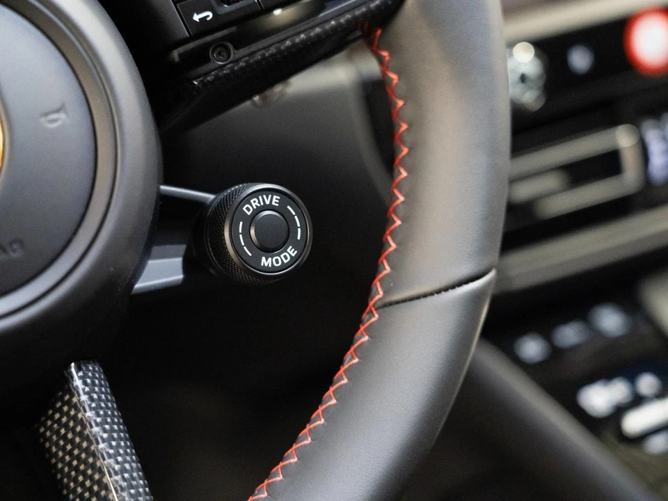 2026 Porsche Macan GTS - Image 23 of 29
