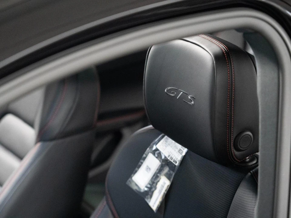 2026 Porsche Macan GTS - Image 25 of 29