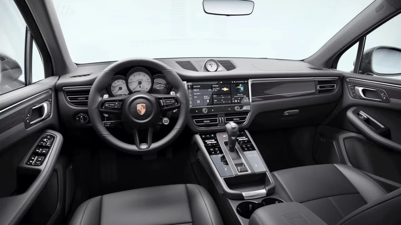 2026 Porsche Macan - Image 28 of 31