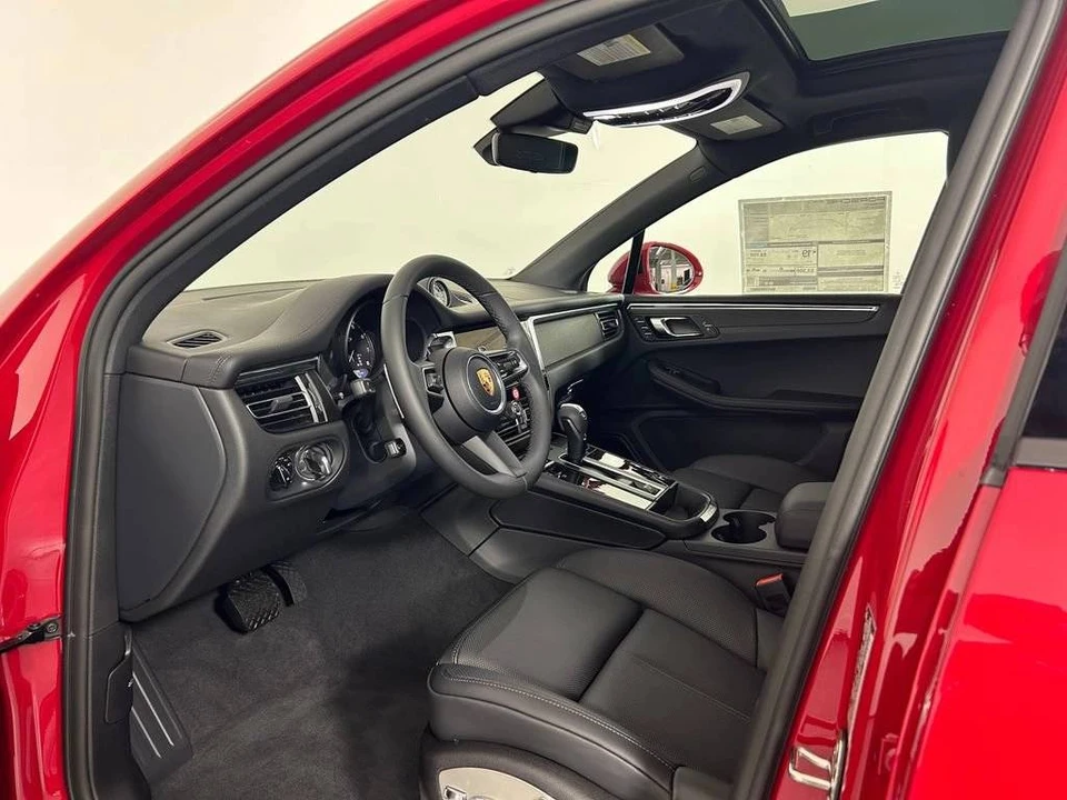 2026 Porsche Macan GTS - Image 4 of 5