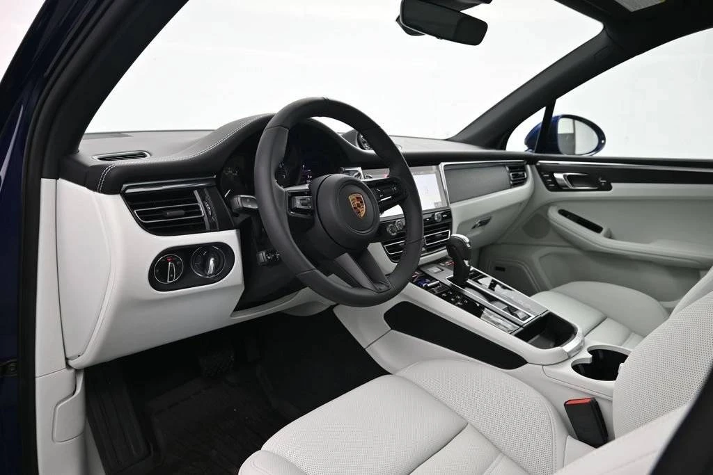 2026 Porsche Macan GTS - Image 4 of 5