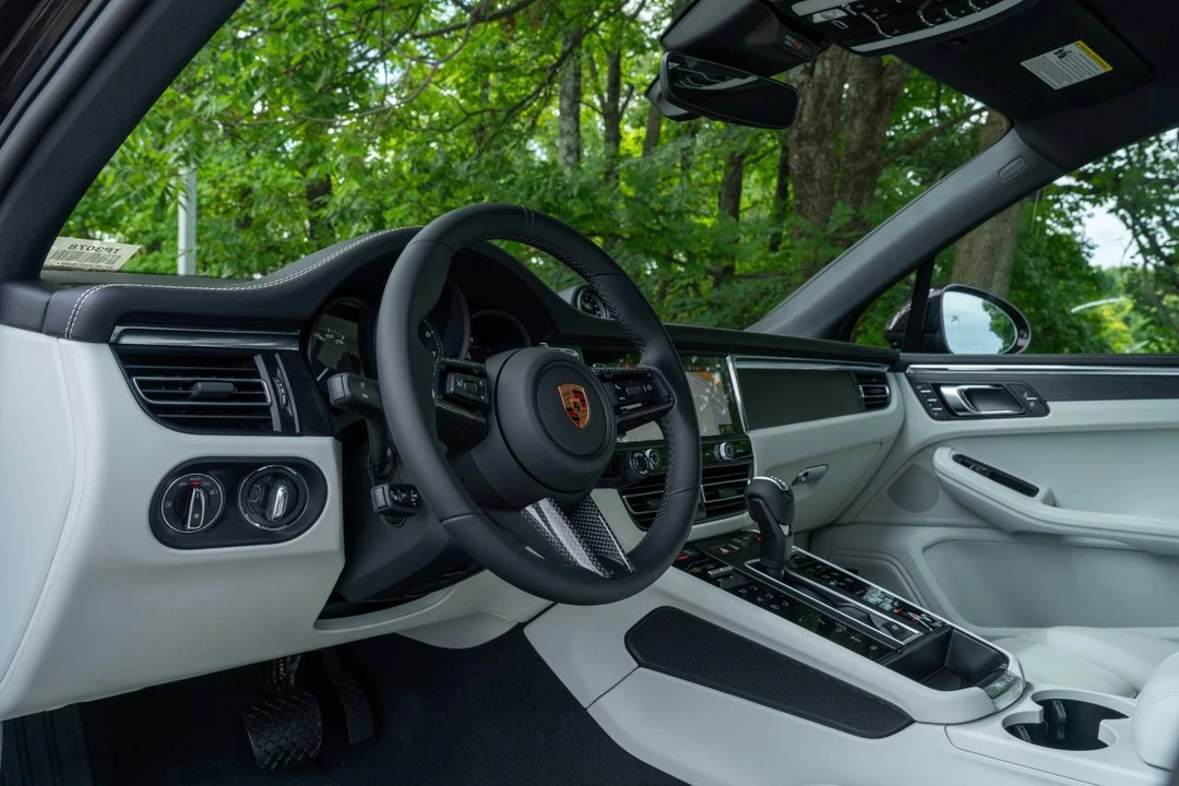 2026 Porsche Macan GTS - Image 4 of 5