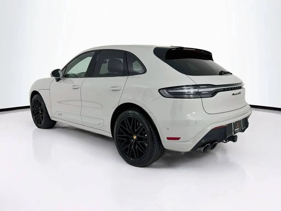 2026 Porsche Macan GTS - Image 3 of 5