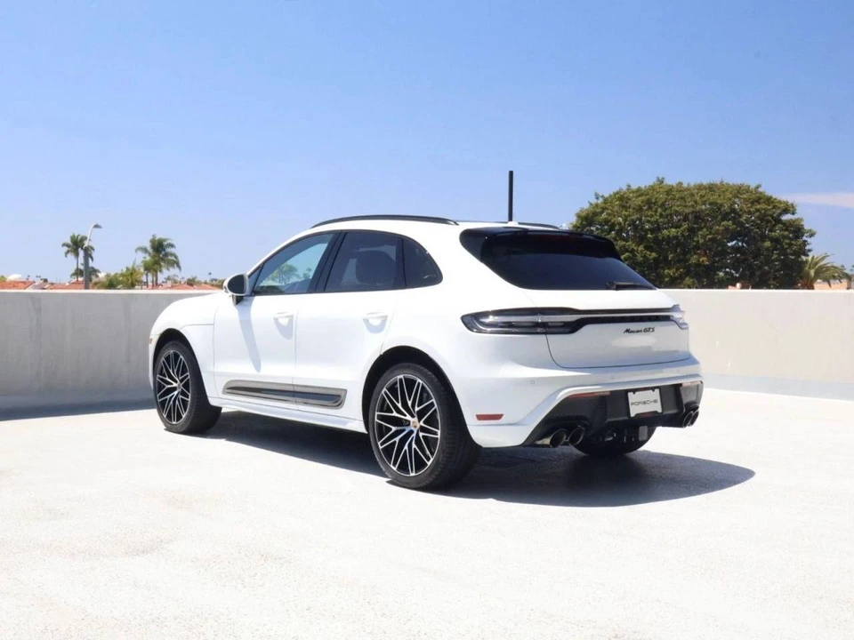 2026 Porsche Macan GTS - Image 3 of 4