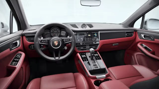 2026 Porsche Macan GTS - Image 26 of 31