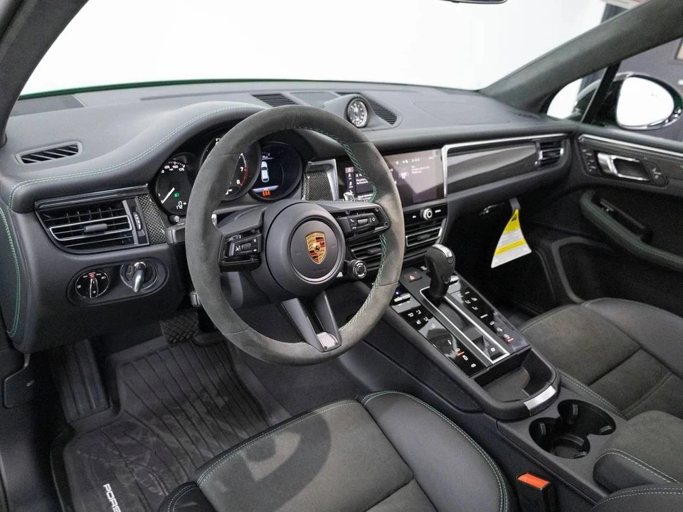 2026 Porsche Macan GTS - Image 4 of 5