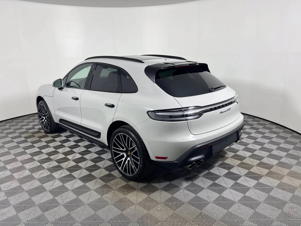 2026 Porsche Macan GTS - Image 3 of 5