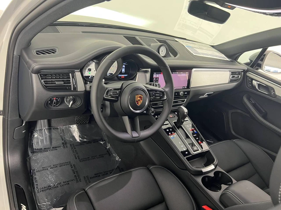 2026 Porsche Macan GTS - Image 4 of 5