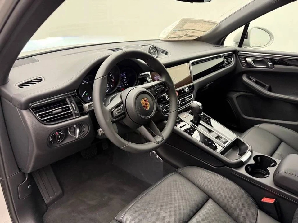 2026 Porsche Macan GTS - Image 4 of 5