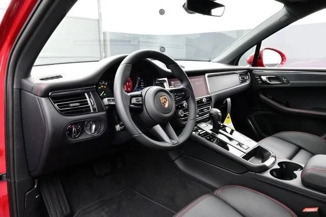 2026 Porsche Macan GTS - Image 4 of 5