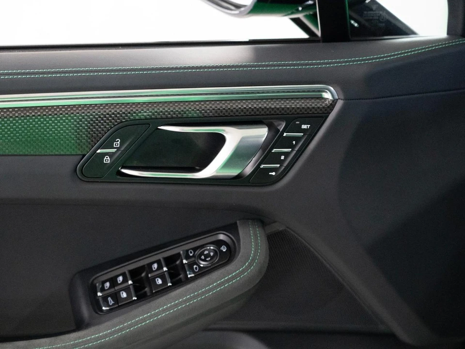 2026 Porsche Macan GTS - Image 18 of 31