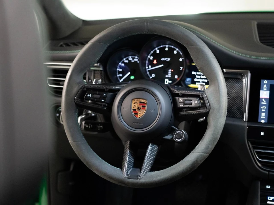 2026 Porsche Macan GTS - Image 28 of 31