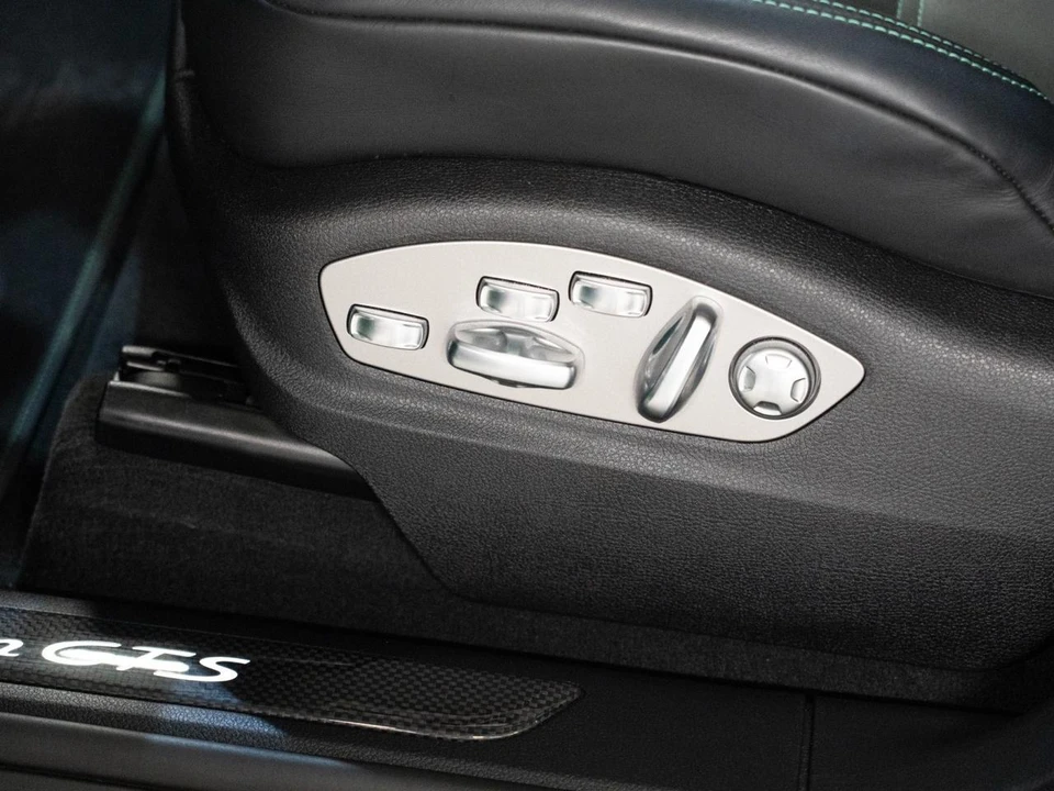 2026 Porsche Macan GTS - Image 14 of 31