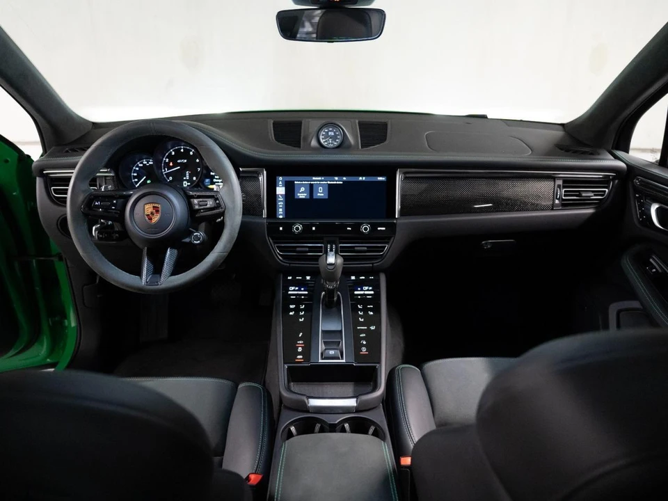 2026 Porsche Macan GTS - Image 27 of 31