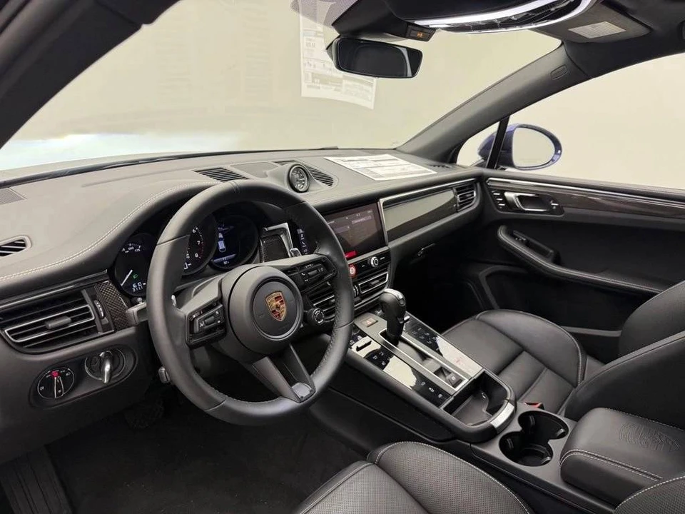 2026 Porsche Macan GTS - Image 4 of 5