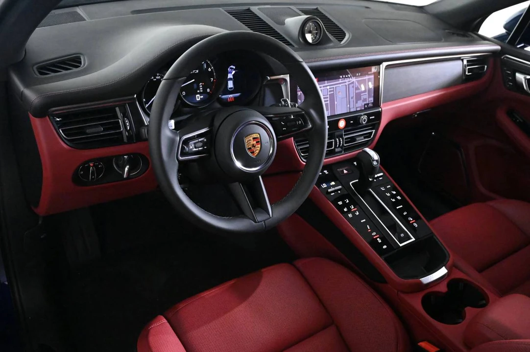 2026 Porsche Macan GTS - Image 4 of 5