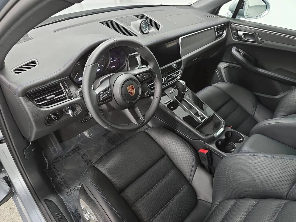 2026 Porsche Macan GTS - Image 4 of 4