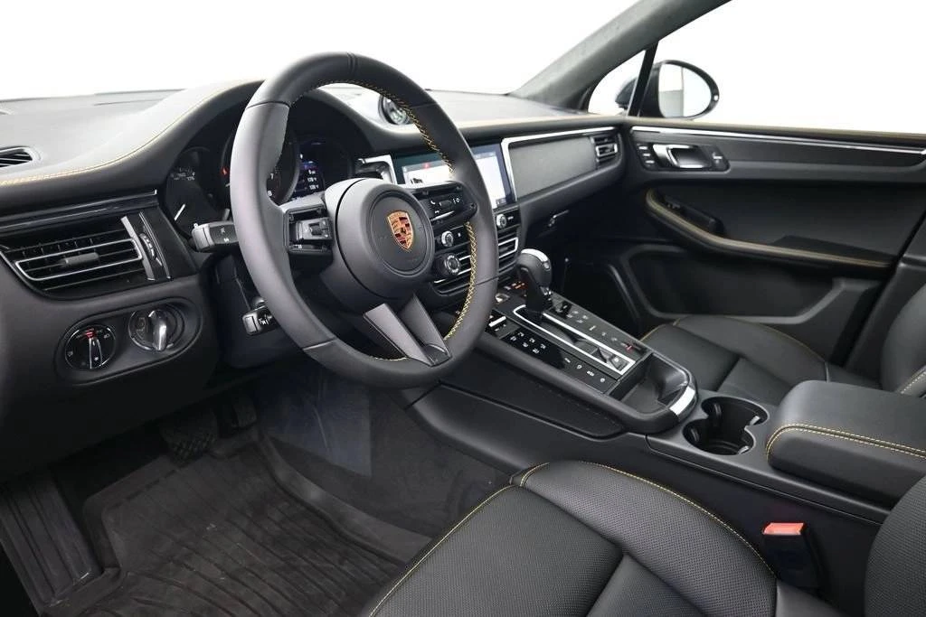 2026 Porsche Macan GTS - Image 4 of 5