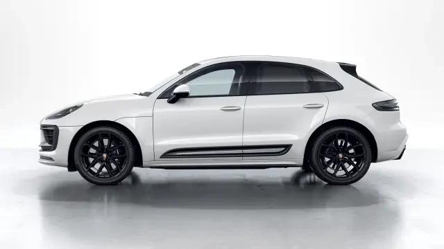 2026 Porsche Macan GTS - Image 14 of 31
