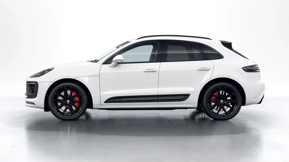 2026 Porsche Macan GTS - Image 15 of 31